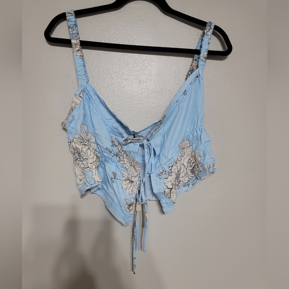 NWT Gab & Kate pastel blue and white floral crop top Size L 100% Rayon - Picture 4 of 10